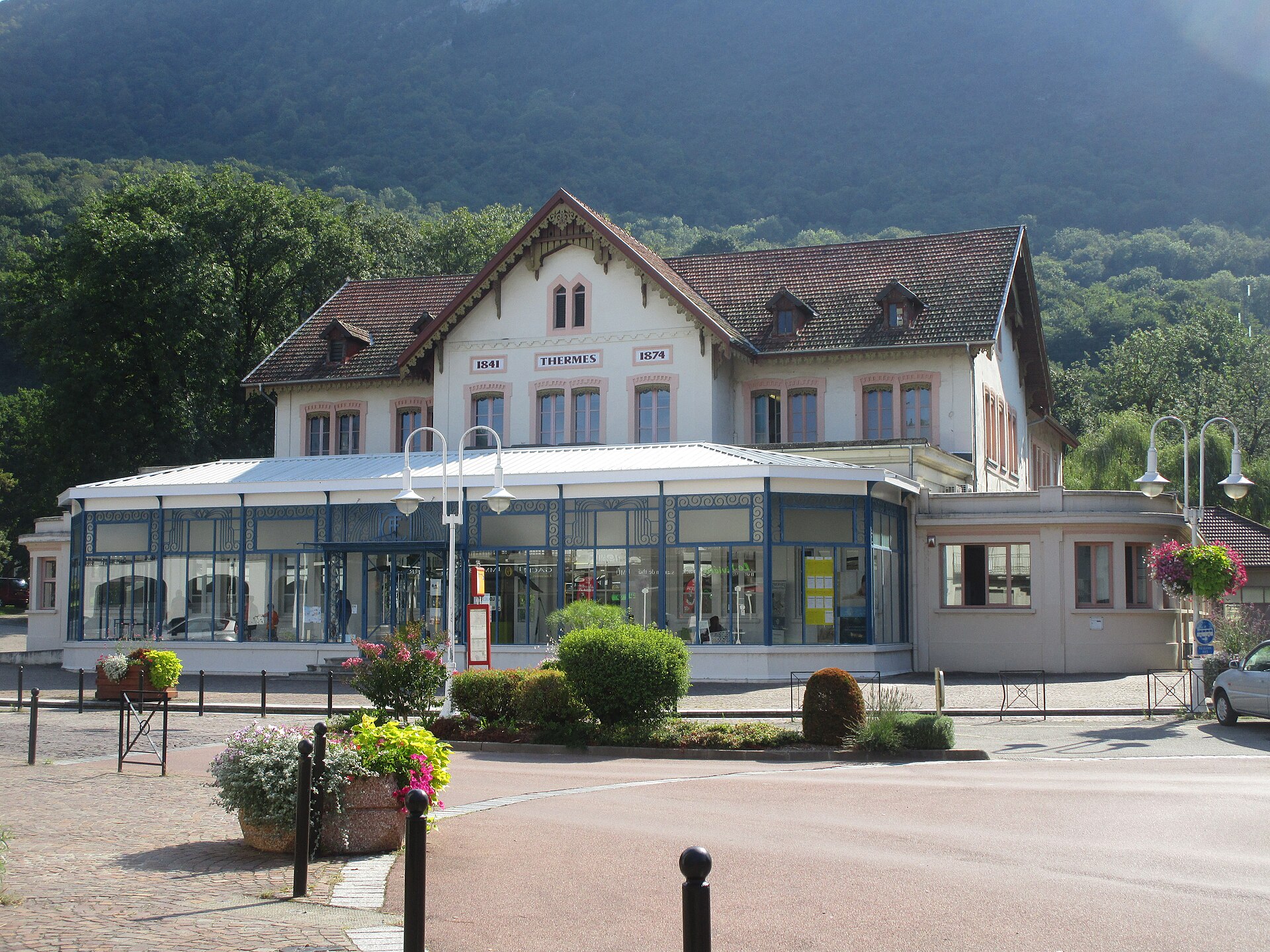 Bâtiment des thermes de Challes-les-Eaux