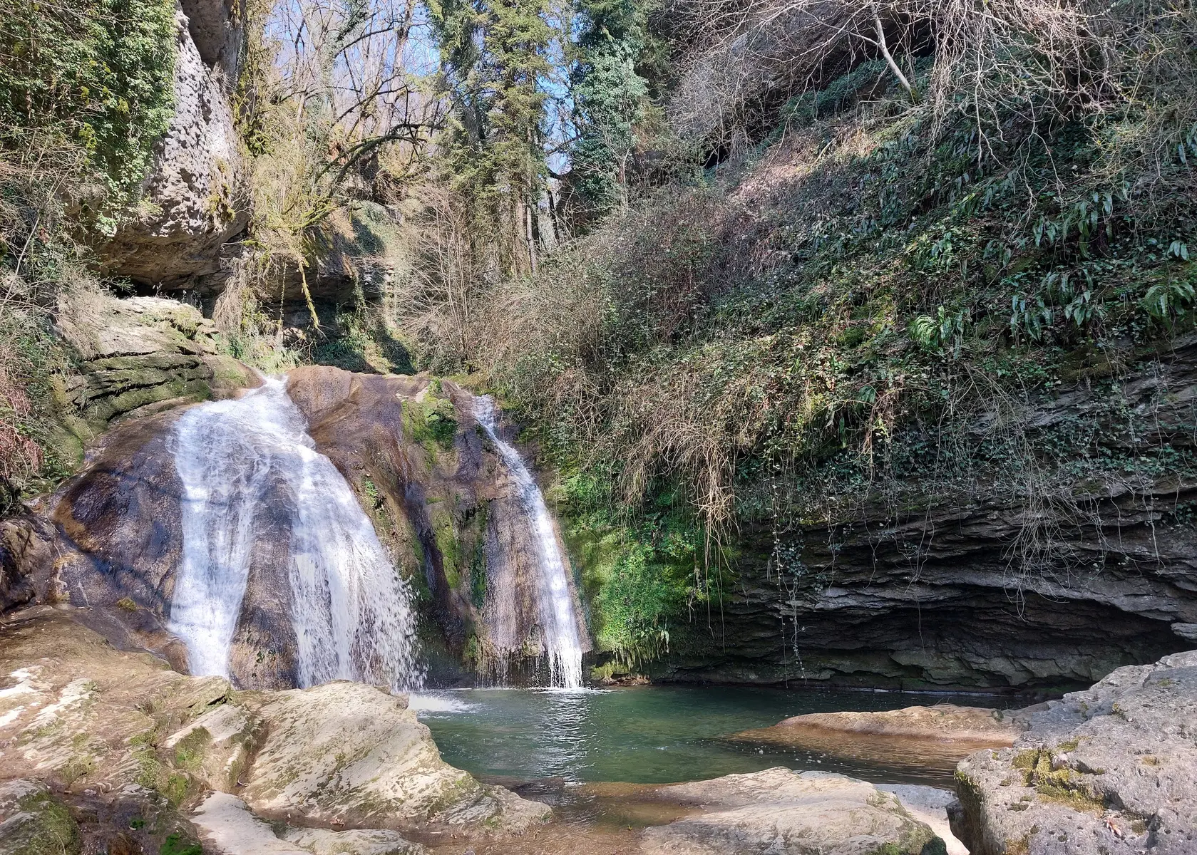Petite cascade et vasque du Grenand, près du lac d'Aiguebelette