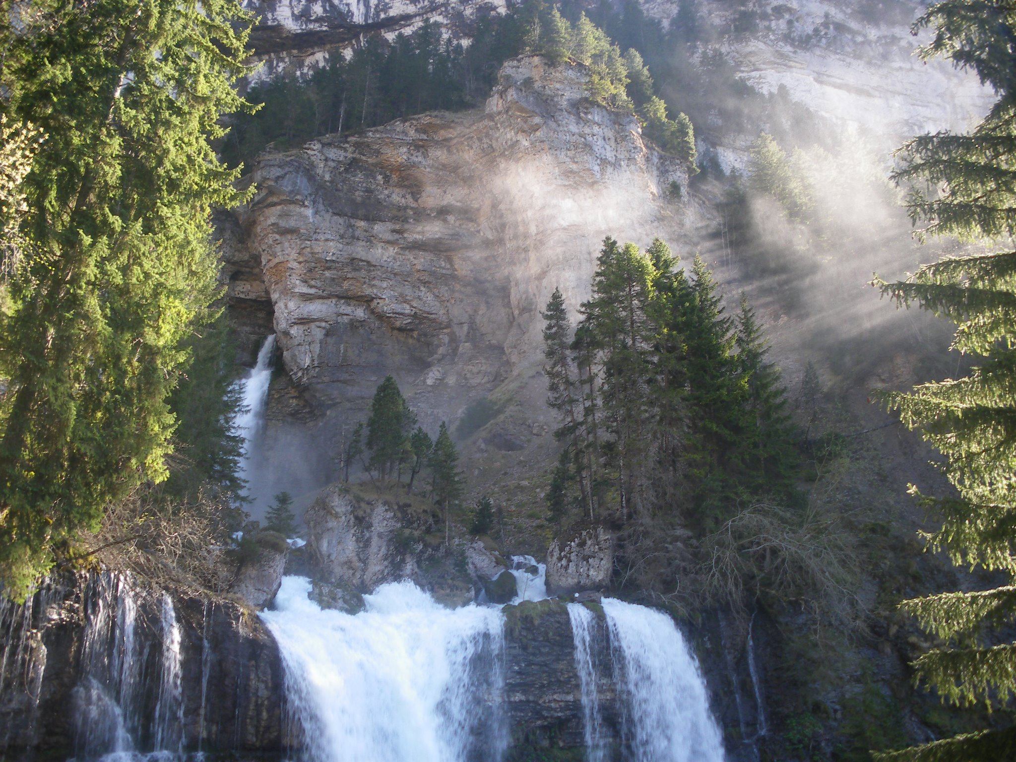 Les cascades du cirque de Saint-Même sous les falaises de Chartreuse