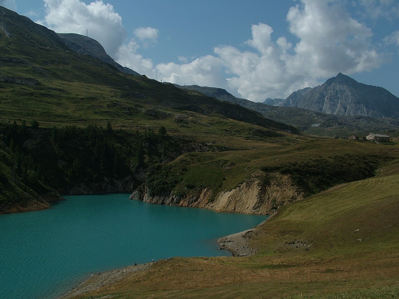 Le lac du Mont-Cenis et la Roche d'Étache, en Haute-Maurienne