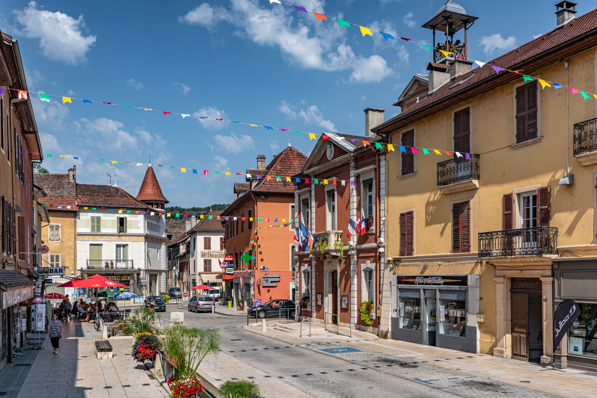 Le bourg de Yenne, au bord du Rhône dans l'Avant-Pays savoyard